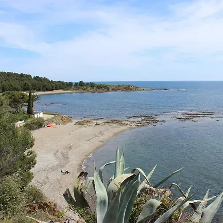 A Chic Four-Person Apartment By The Beach At Cap Ras Llanca Exterior photo